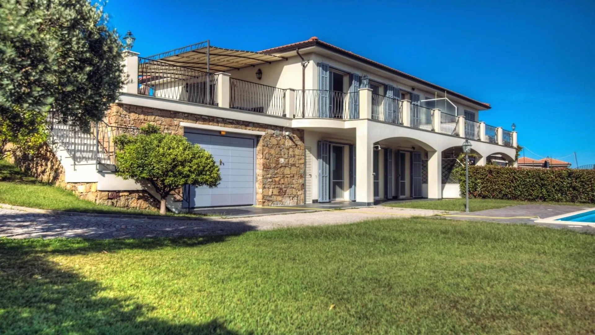 Villa Lucia Riviera Dei Fiori Pool - Happy Rentals San Remo